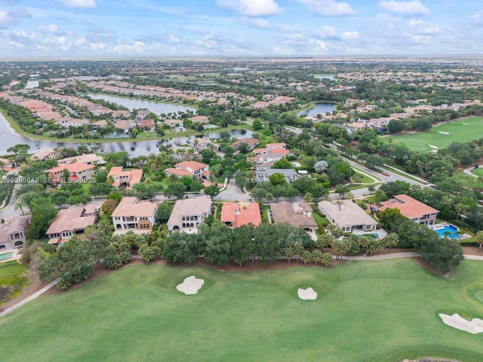Activo con contrato: $2,495,000 (5 camas, 4 baños, 3838 Pies cuadrados)