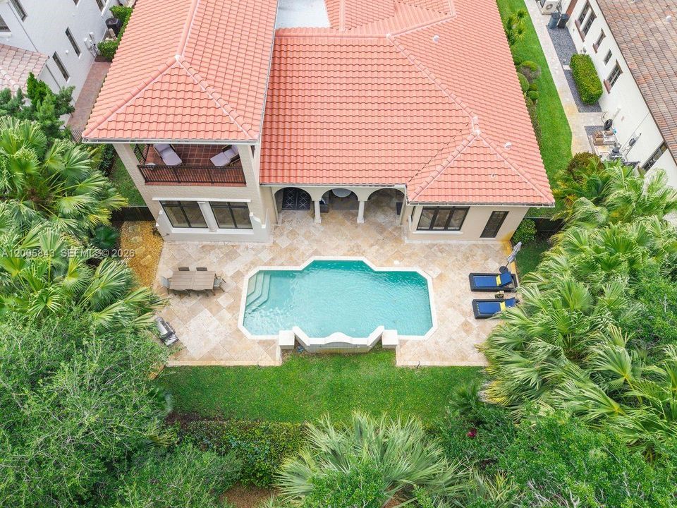 Activo con contrato: $2,495,000 (5 camas, 4 baños, 3838 Pies cuadrados)
