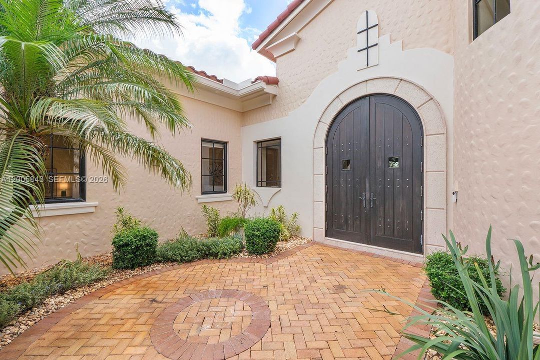 Activo con contrato: $2,495,000 (5 camas, 4 baños, 3838 Pies cuadrados)