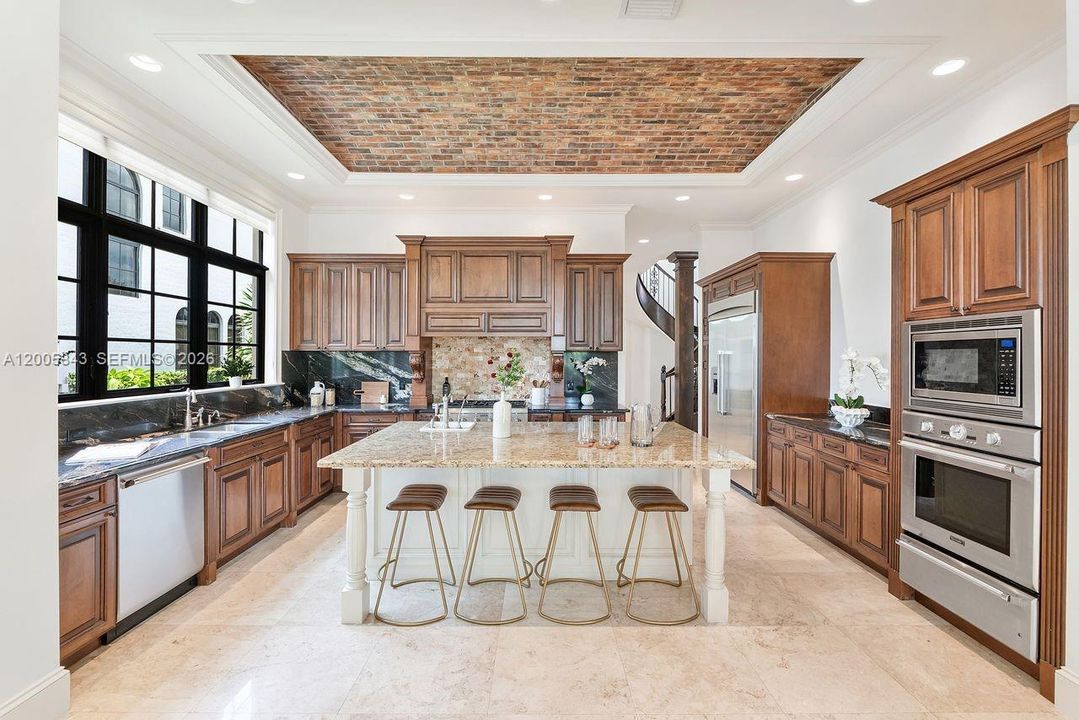 Activo con contrato: $2,495,000 (5 camas, 4 baños, 3838 Pies cuadrados)