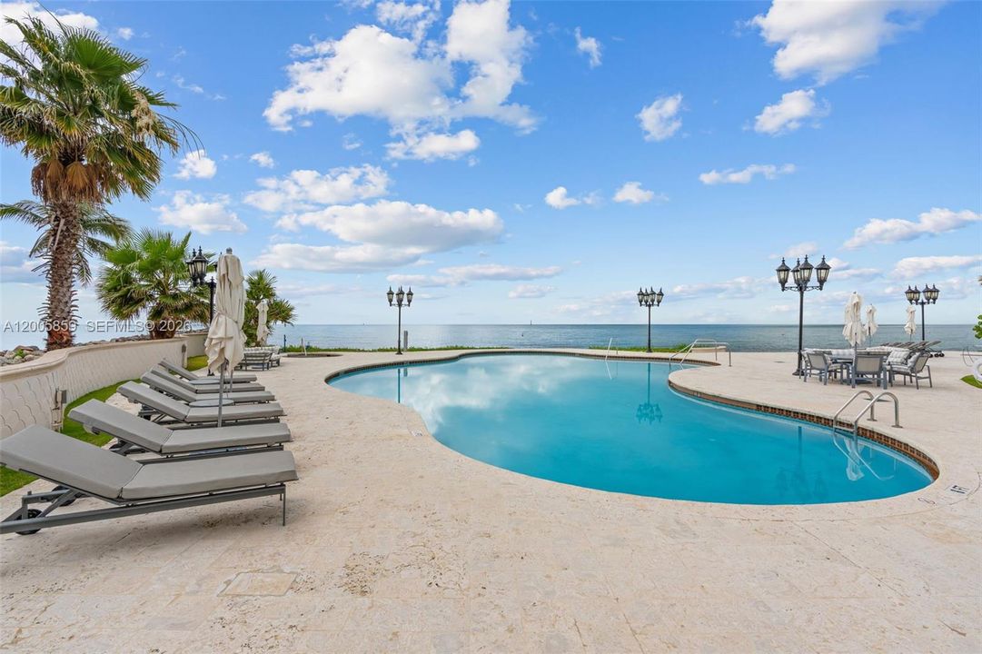For Sale: $27,500,000 (6 beds, 5 baths, 6170 Square Feet)