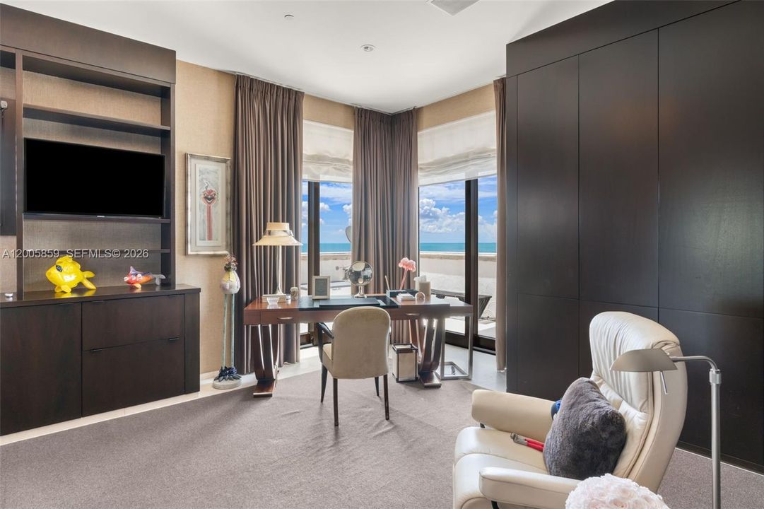 For Sale: $27,500,000 (6 beds, 5 baths, 6170 Square Feet)