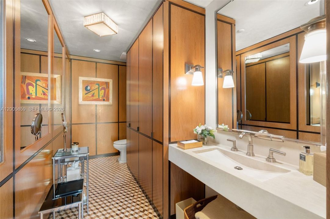 For Sale: $27,500,000 (6 beds, 5 baths, 6170 Square Feet)