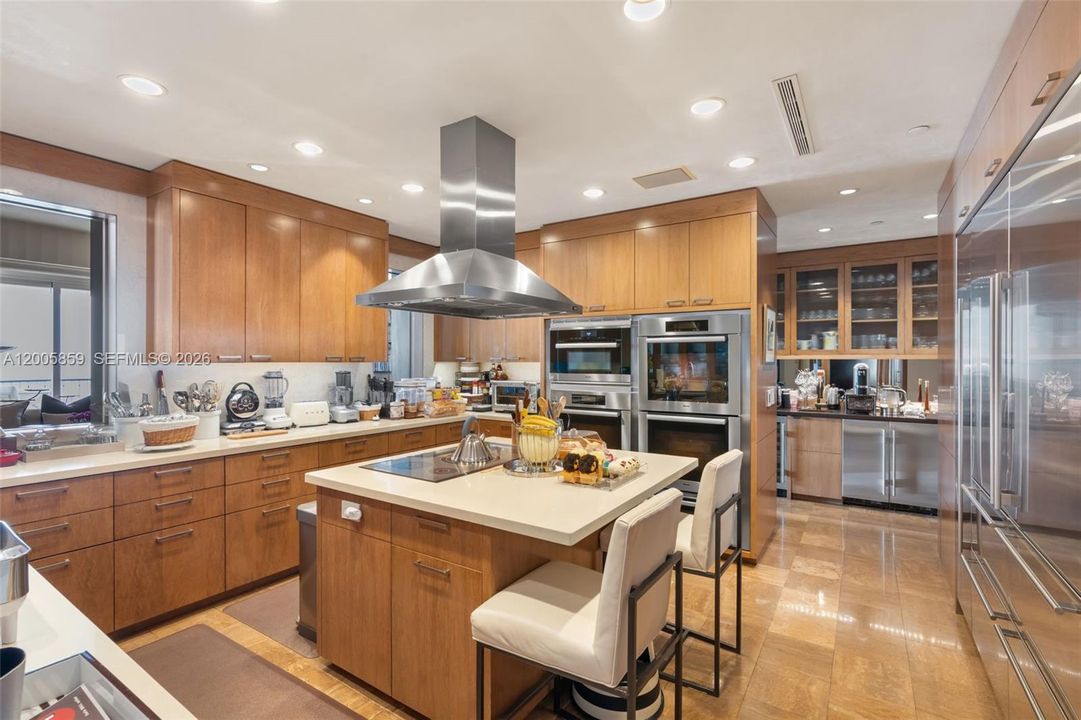 For Sale: $27,500,000 (6 beds, 5 baths, 6170 Square Feet)