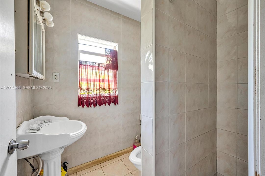 En Venta: $1,150,000 (5 camas, 2 baños, 1344 Pies cuadrados)