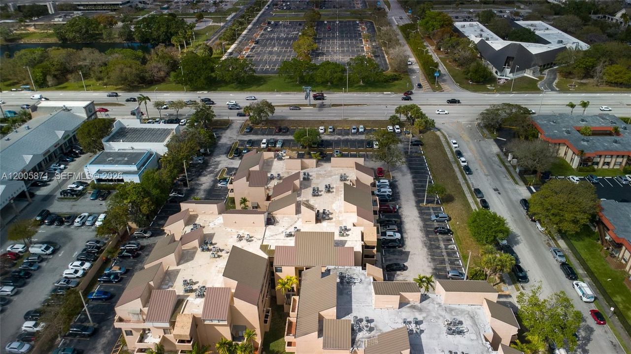 Active With Contract: $1,700 (1 beds, 1 baths, 725 Square Feet)
