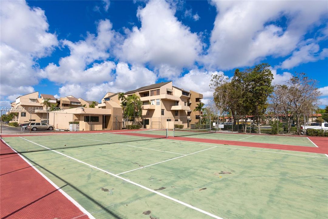 Active With Contract: $1,700 (1 beds, 1 baths, 725 Square Feet)