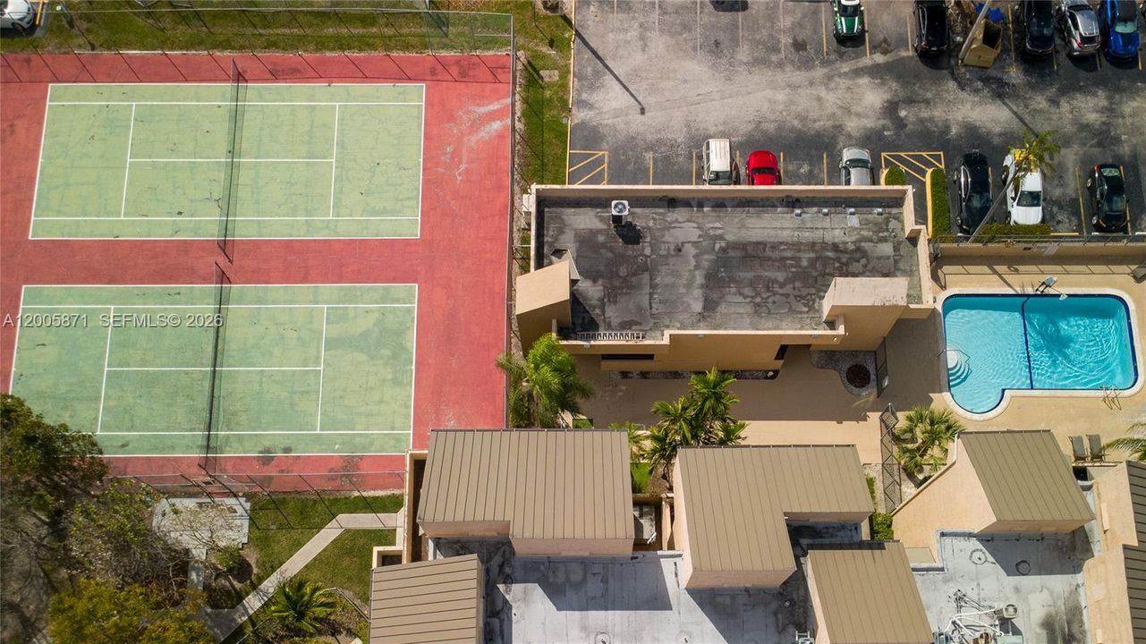 Active With Contract: $1,700 (1 beds, 1 baths, 725 Square Feet)