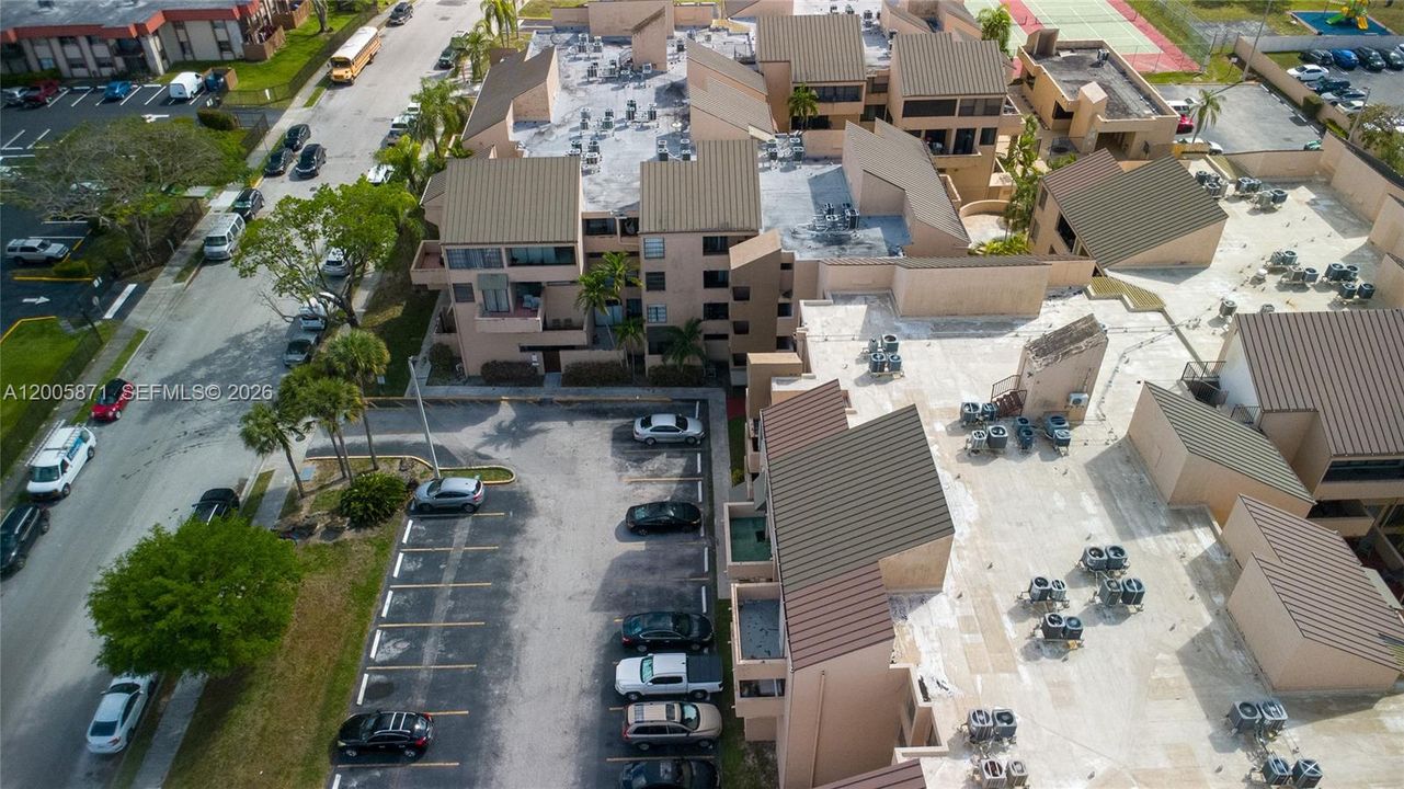 Active With Contract: $1,700 (1 beds, 1 baths, 725 Square Feet)