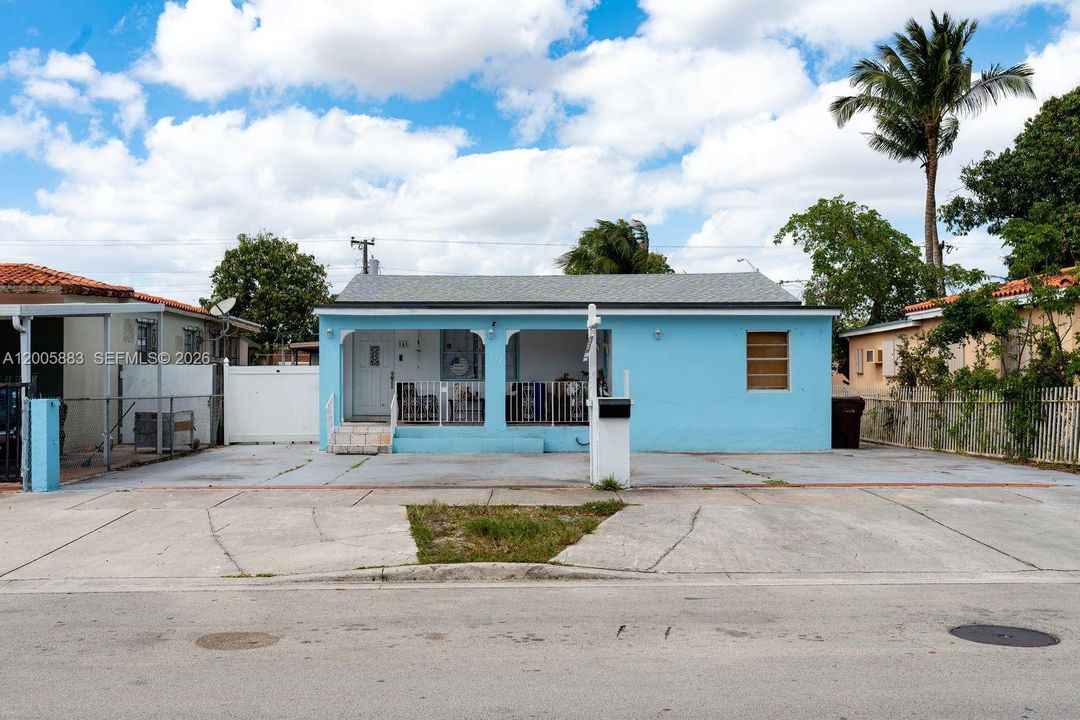 For Sale: $794,900 (5 beds, 3 baths, 2608 Square Feet)