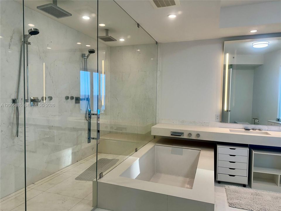 Active With Contract: $5,495,000 (3 beds, 4 baths, 4154 Square Feet)