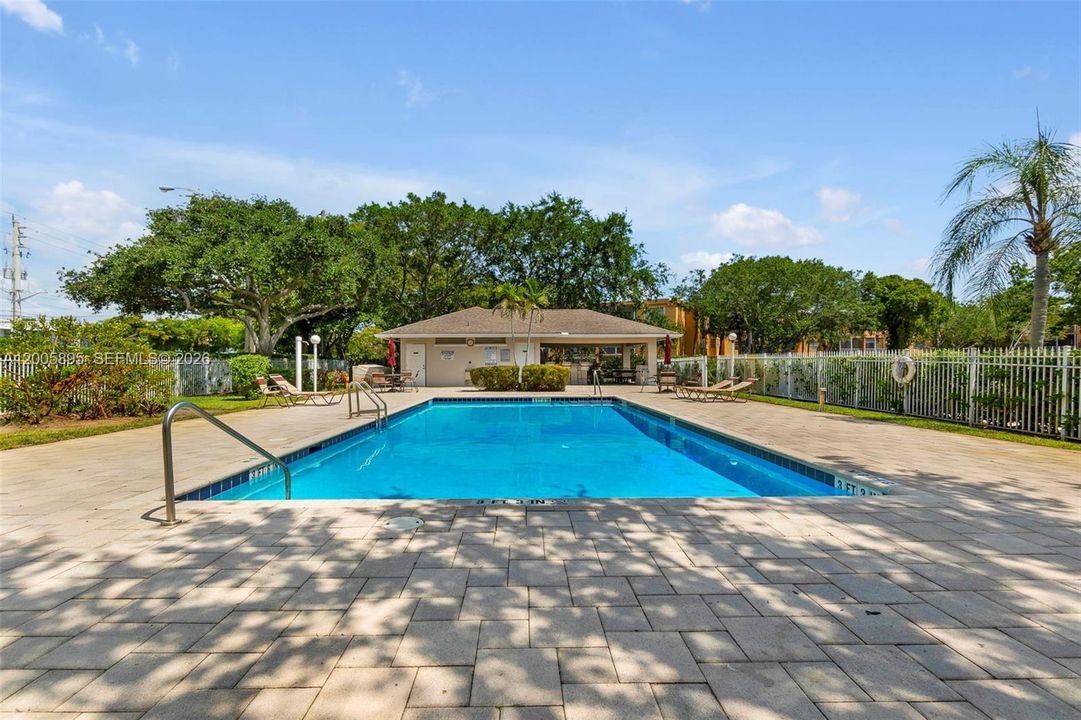 For Sale: $324,900 (2 beds, 2 baths, 1504 Square Feet)