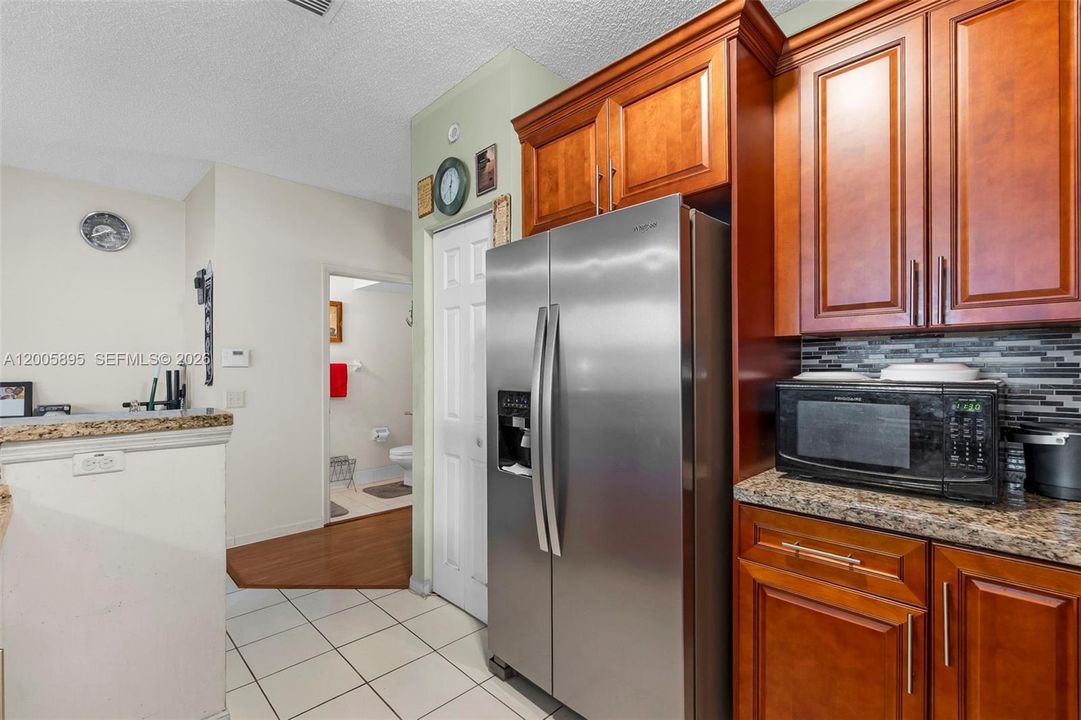 For Sale: $324,900 (2 beds, 2 baths, 1504 Square Feet)