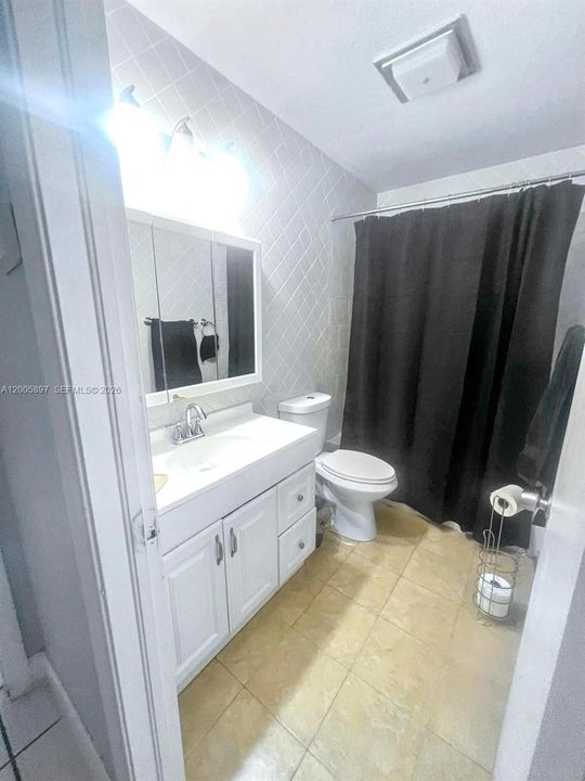 For Rent: $2,150 (2 beds, 1 baths, 900 Square Feet)