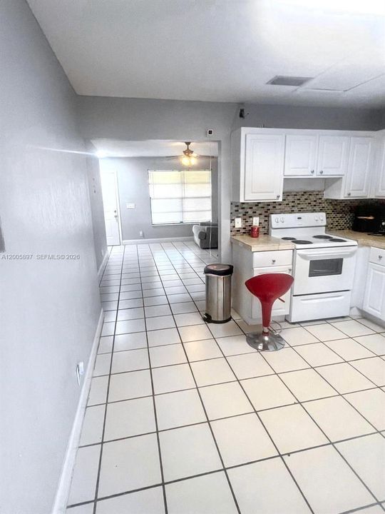 For Rent: $2,150 (2 beds, 1 baths, 900 Square Feet)