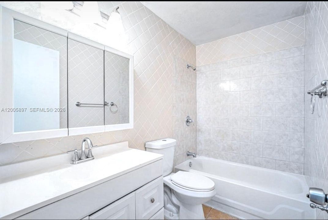 For Rent: $2,150 (2 beds, 1 baths, 900 Square Feet)
