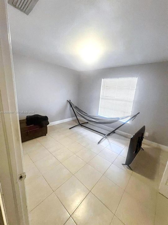 For Rent: $2,150 (2 beds, 1 baths, 900 Square Feet)