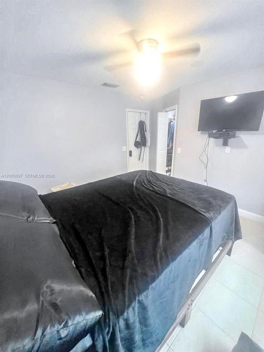 For Rent: $2,150 (2 beds, 1 baths, 900 Square Feet)
