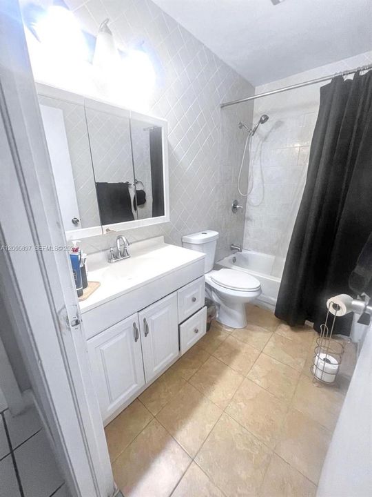 For Rent: $2,150 (2 beds, 1 baths, 900 Square Feet)