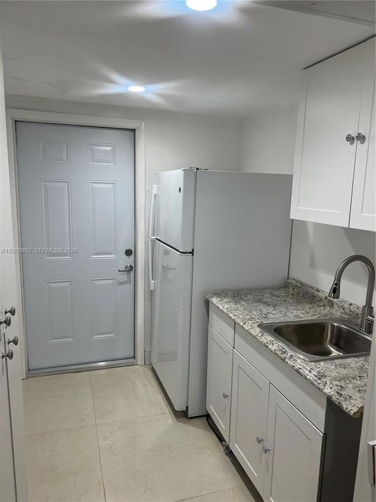 For Rent: $1,200 (1 beds, 1 baths, 2304 Square Feet)
