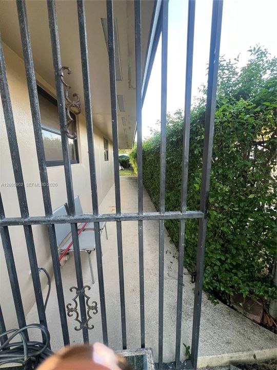 For Rent: $1,200 (1 beds, 1 baths, 2304 Square Feet)