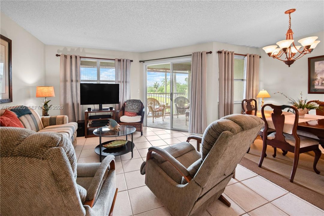 For Sale: $189,000 (2 beds, 2 baths, 1160 Square Feet)