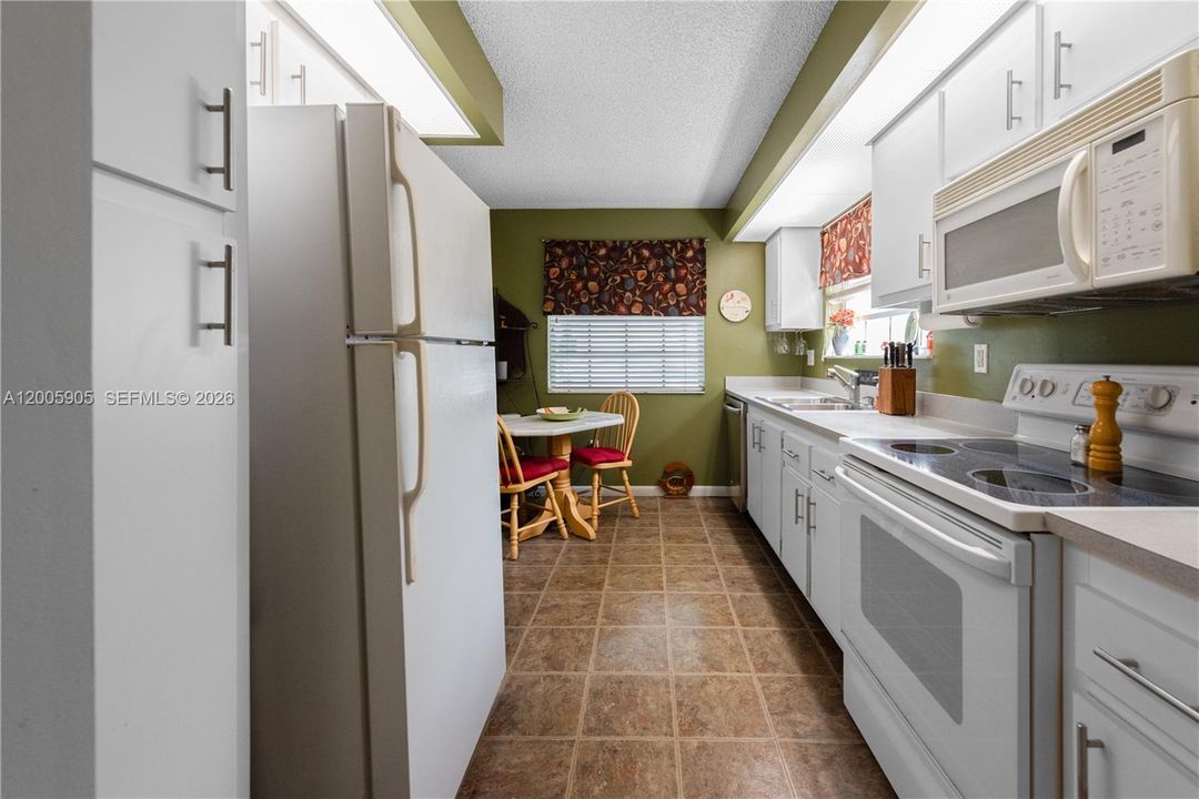 For Sale: $189,000 (2 beds, 2 baths, 1160 Square Feet)