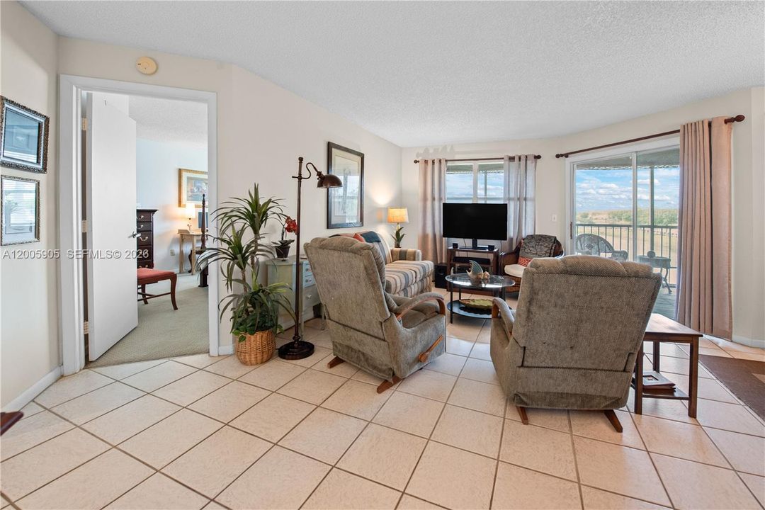 For Sale: $189,000 (2 beds, 2 baths, 1160 Square Feet)