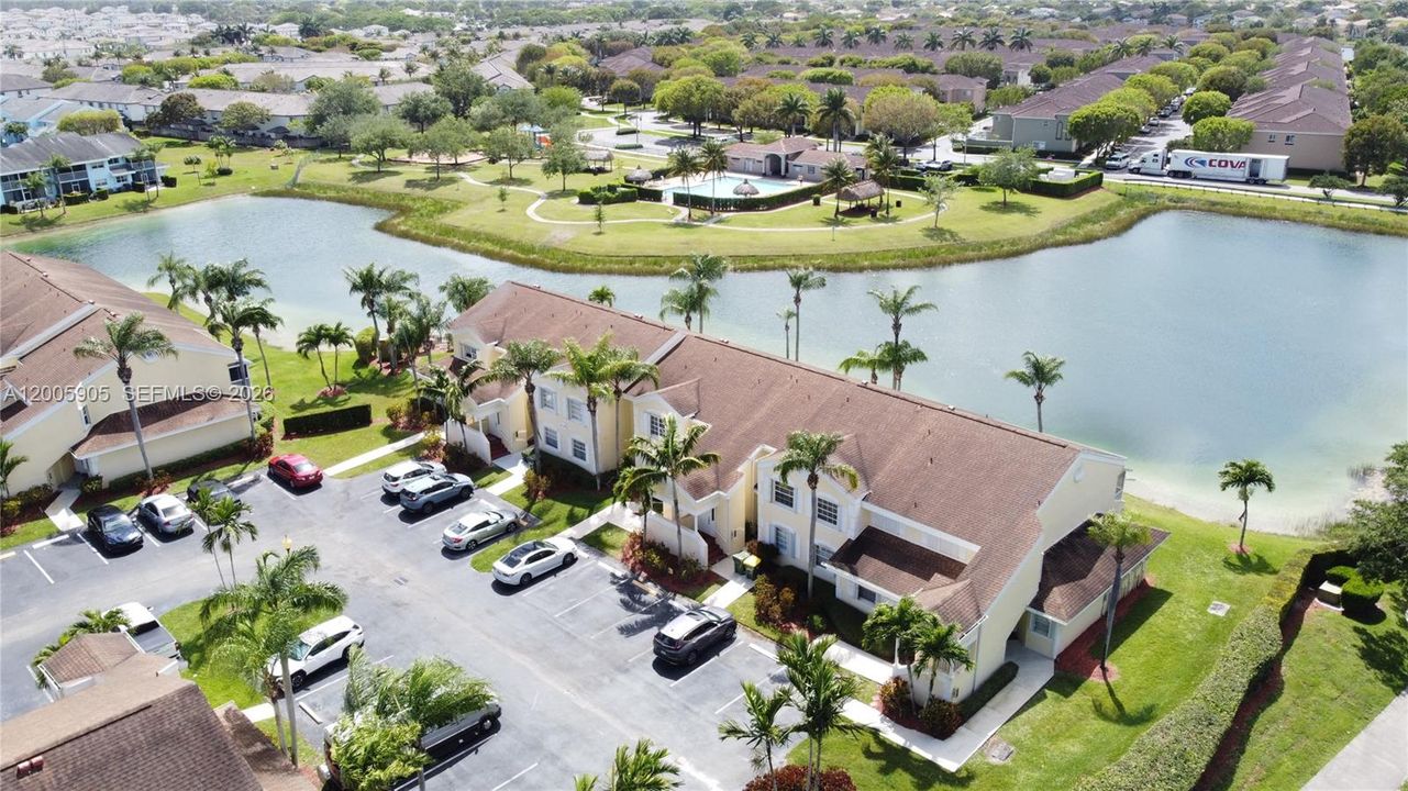 For Sale: $189,000 (2 beds, 2 baths, 1160 Square Feet)