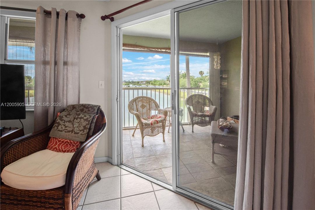 For Sale: $189,000 (2 beds, 2 baths, 1160 Square Feet)
