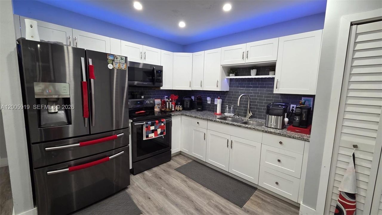Active With Contract: $470,000 (3 beds, 2 baths, 1220 Square Feet)