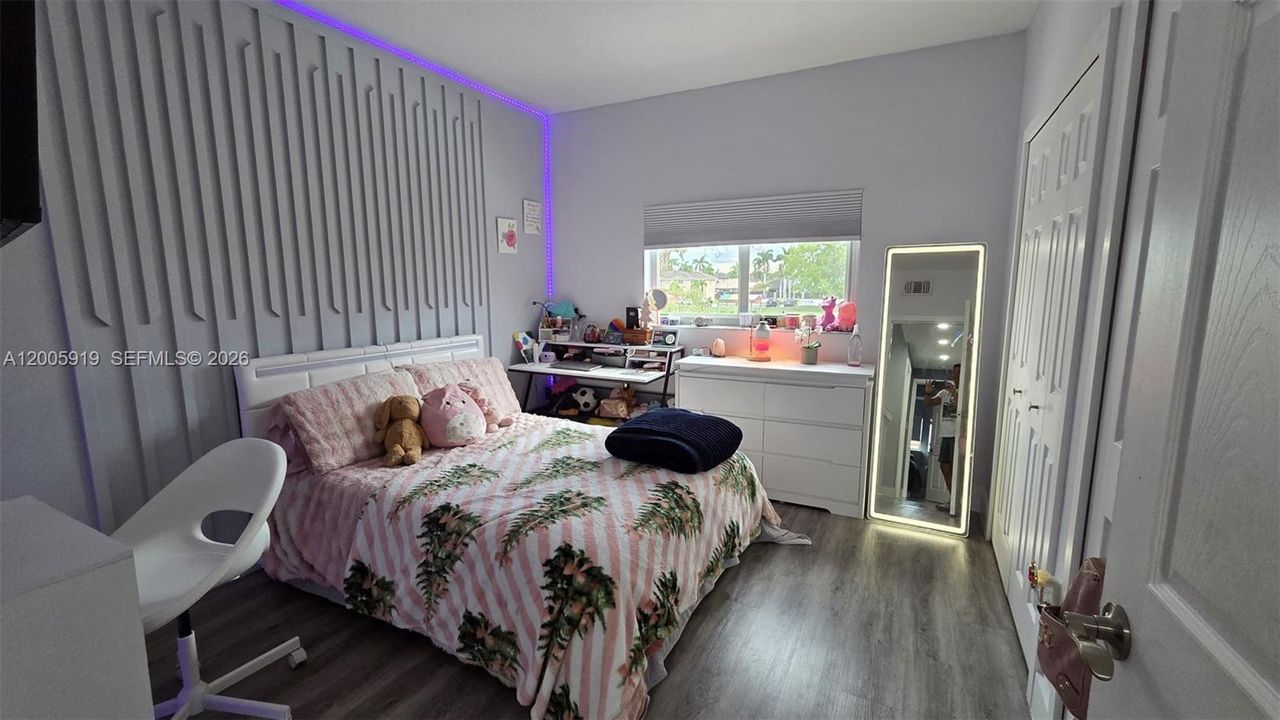 Active With Contract: $470,000 (3 beds, 2 baths, 1220 Square Feet)