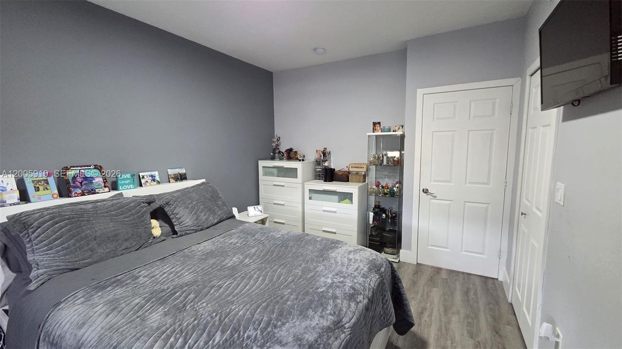 Active With Contract: $470,000 (3 beds, 2 baths, 1220 Square Feet)