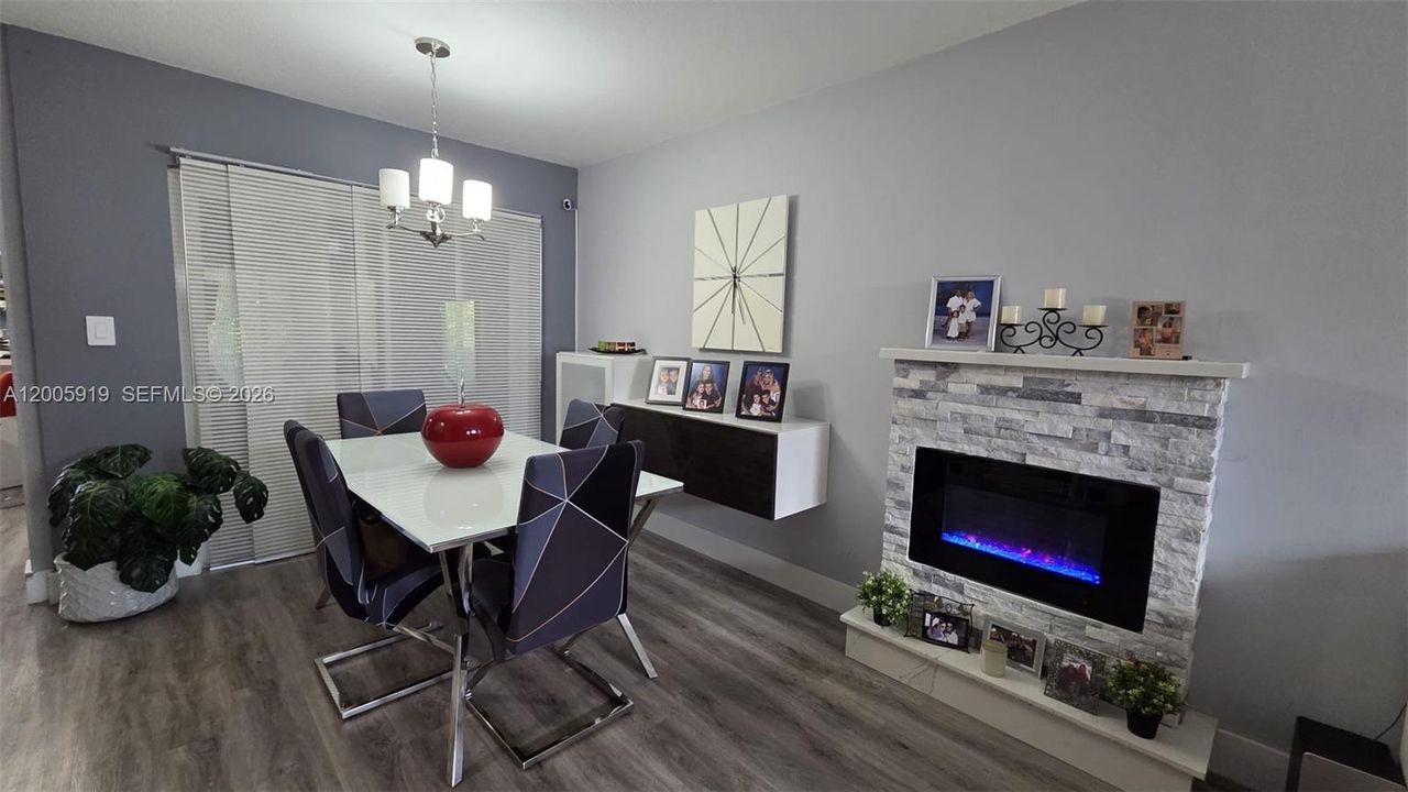 Active With Contract: $470,000 (3 beds, 2 baths, 1220 Square Feet)
