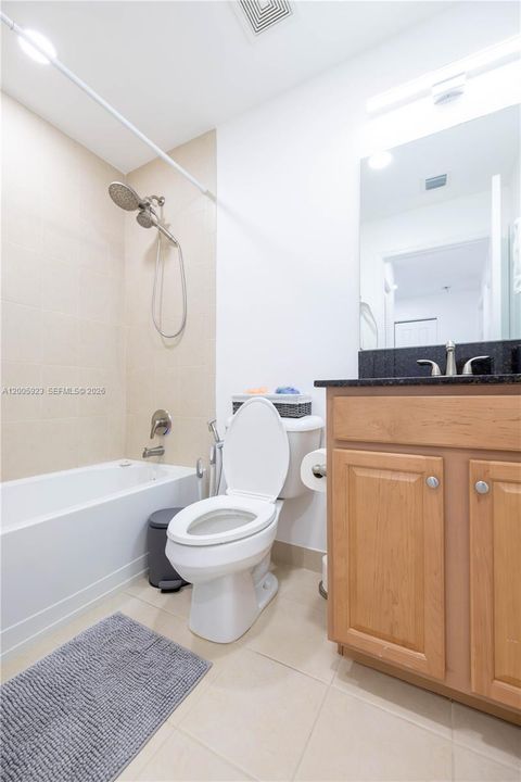 Activo con contrato: $3,900 (3 camas, 2 baños, 1798 Pies cuadrados)