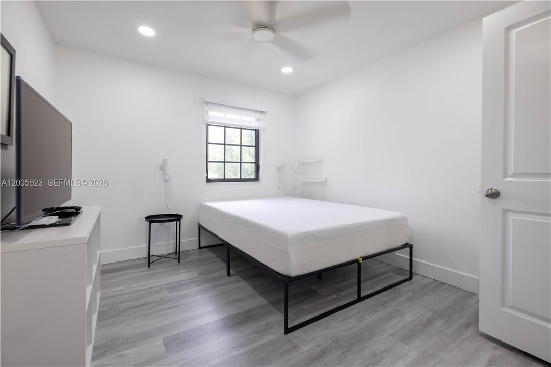 Activo con contrato: $3,900 (3 camas, 2 baños, 1798 Pies cuadrados)
