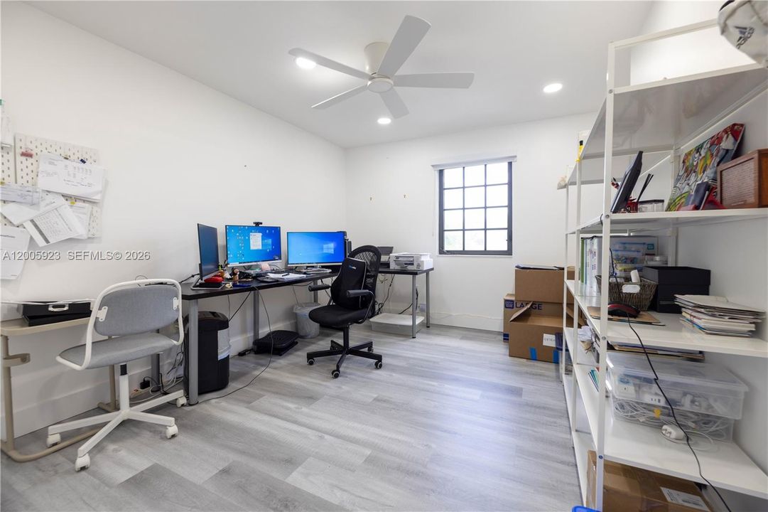 Activo con contrato: $3,900 (3 camas, 2 baños, 1798 Pies cuadrados)