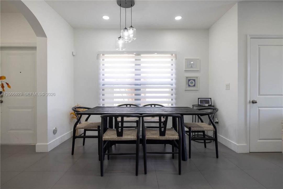 Activo con contrato: $3,900 (3 camas, 2 baños, 1798 Pies cuadrados)