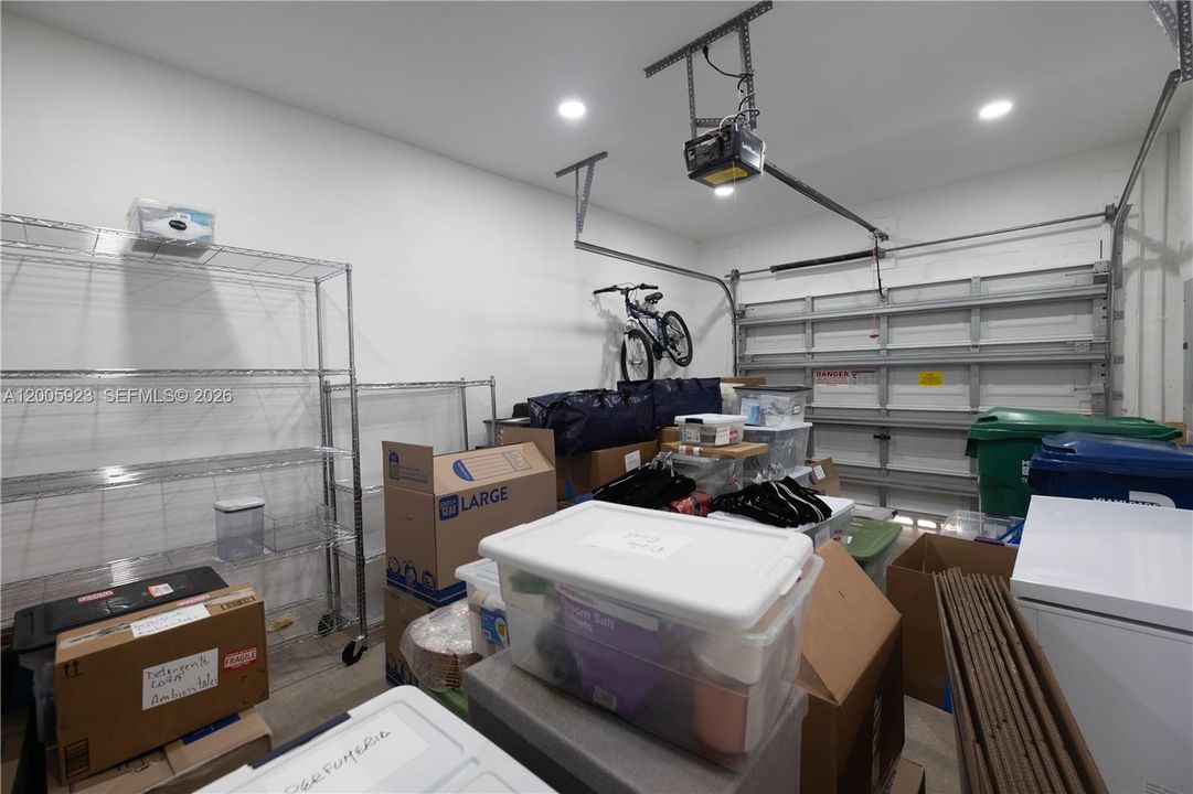 Activo con contrato: $3,900 (3 camas, 2 baños, 1798 Pies cuadrados)