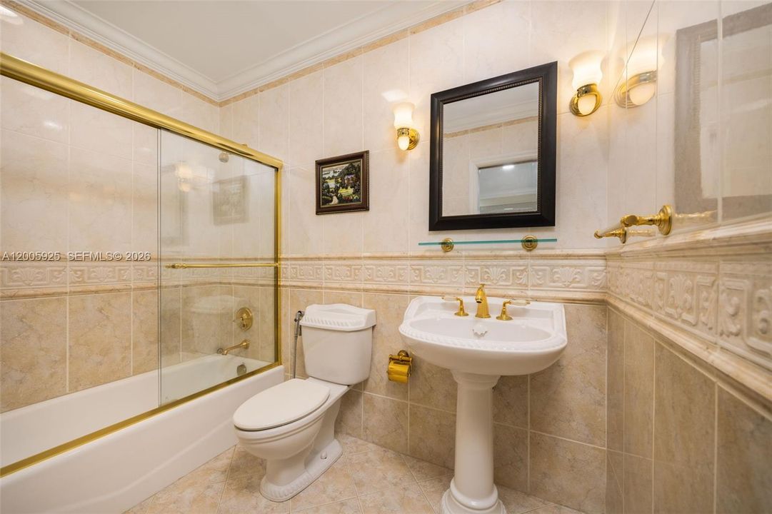 На продажу: $2,695,000 (6 спален, 5 ванн, 4216 Квадратных фут)