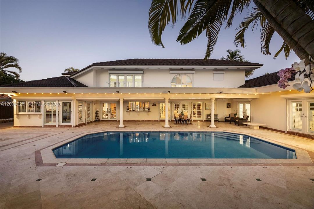 На продажу: $2,695,000 (6 спален, 5 ванн, 4216 Квадратных фут)