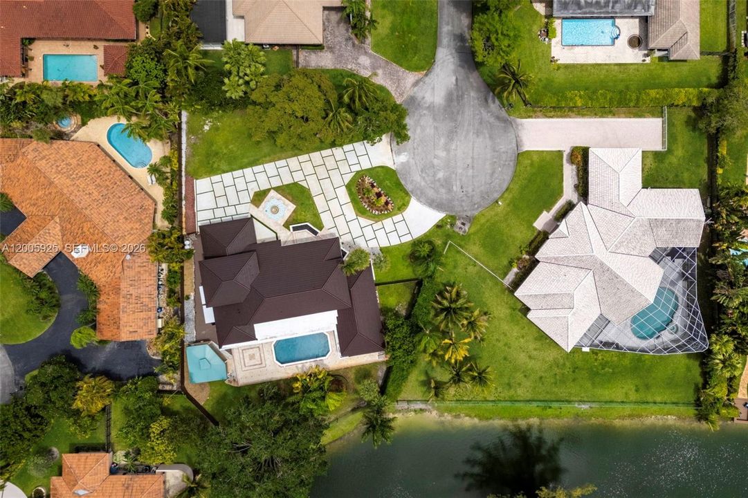 На продажу: $2,695,000 (6 спален, 5 ванн, 4216 Квадратных фут)