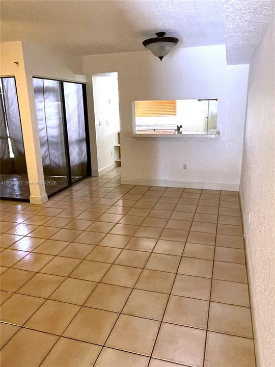 Activo con contrato: $1,700 (2 camas, 2 baños, 960 Pies cuadrados)