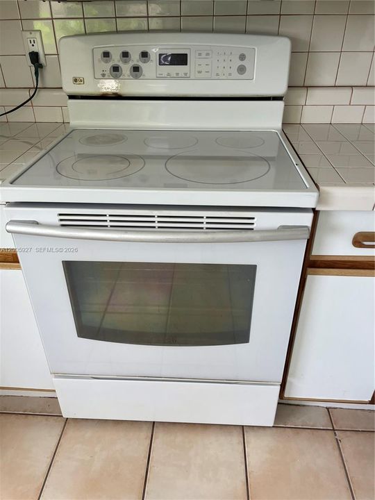 Activo con contrato: $1,700 (2 camas, 2 baños, 960 Pies cuadrados)