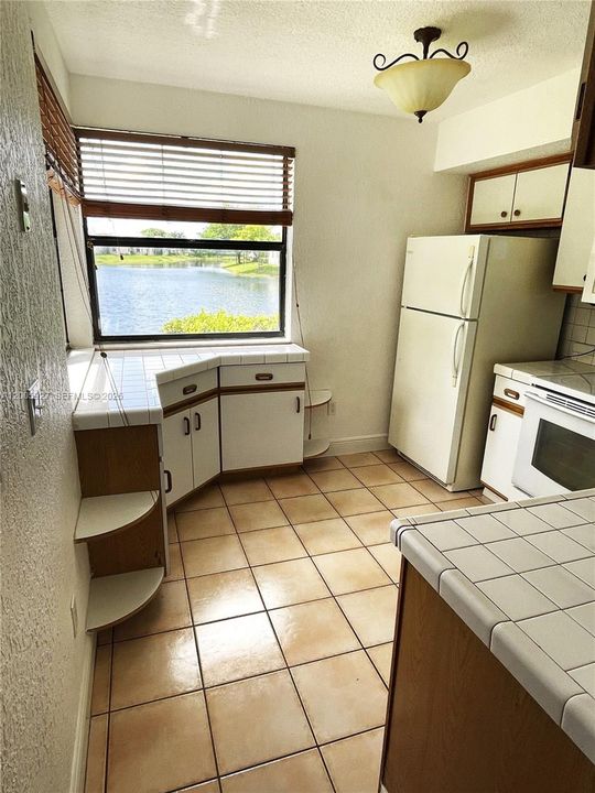 Activo con contrato: $1,700 (2 camas, 2 baños, 960 Pies cuadrados)