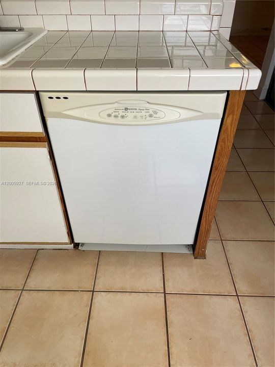 Activo con contrato: $1,700 (2 camas, 2 baños, 960 Pies cuadrados)