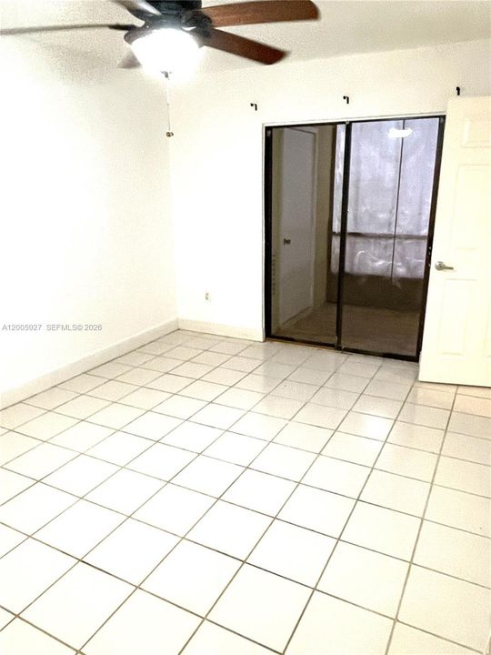 Activo con contrato: $1,700 (2 camas, 2 baños, 960 Pies cuadrados)