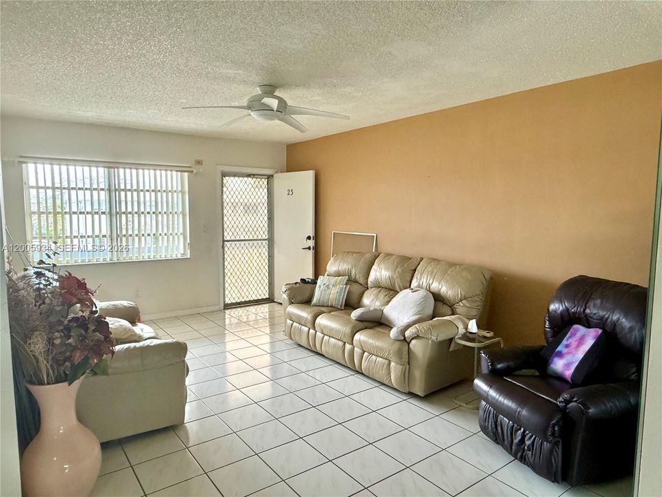 En Venta: $105,000 (1 camas, 1 baños, 711 Pies cuadrados)