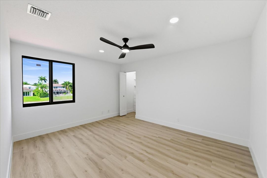 29 Bedroom 01