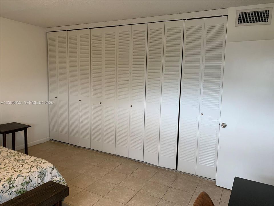 Activo con contrato: $1,350 (1 camas, 1 baños, 564 Pies cuadrados)